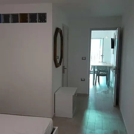 Bilocale Con Terrazzino