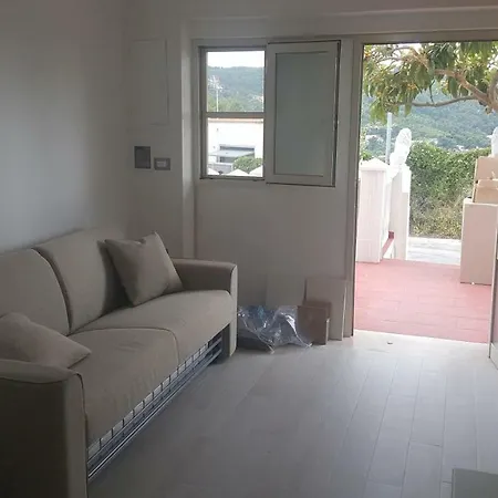 Bilocale Con Terrazzino